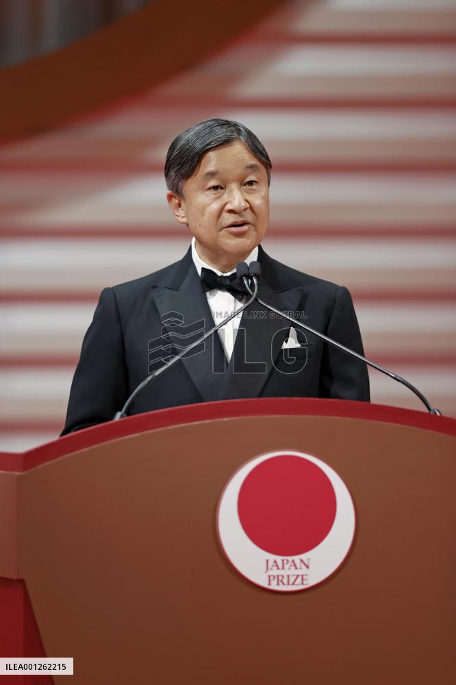 Japan emperor at award ceremony