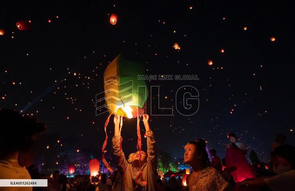 CHINA-YUNNAN-JINGHONG-WATER SPLASHING FESTIVAL-SKY LANTERN (CN)