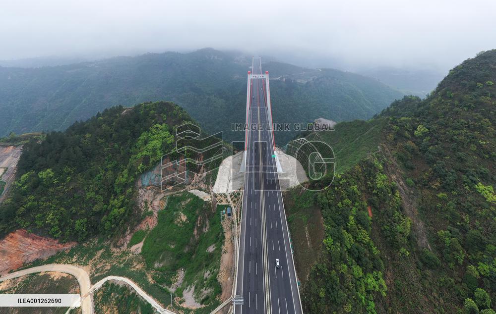 CHINA-GUIZHOU-EXPRESSWAY-BRIDGE(CN)
