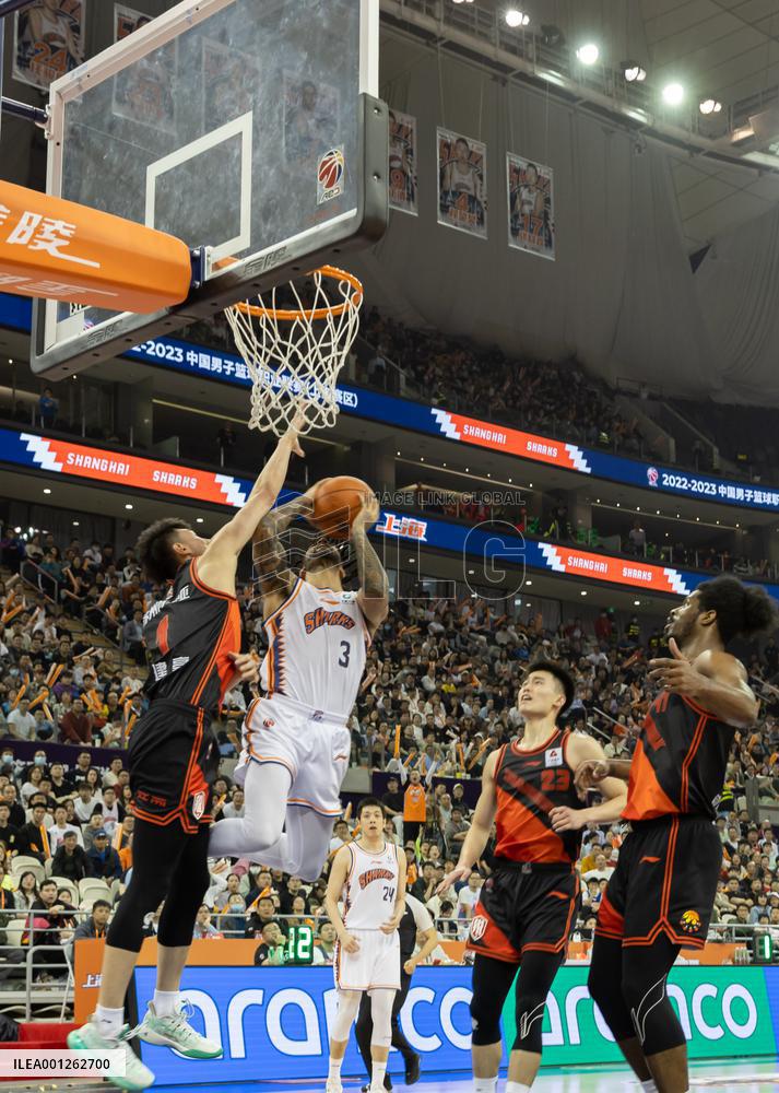 (SP)CHINA-SHANGHAI-BASKETBALL-CBA LEAGUE-SHANGHAI VS JIANGSU (CN)