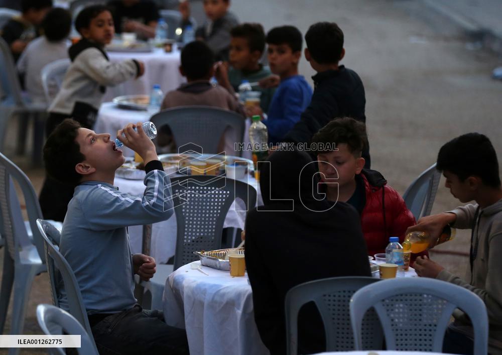 MIDEAST-GAZA-KHAN YOUNIS-RAMADAN-IFTAR