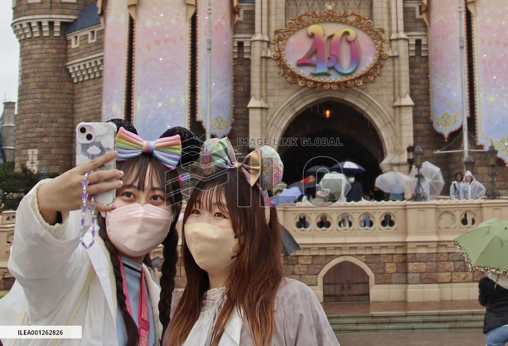 Tokyo Disneyland marks 40th anniv. of opening