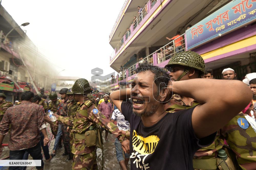 BANGLADESH-DHAKA-MARKET-FIRE