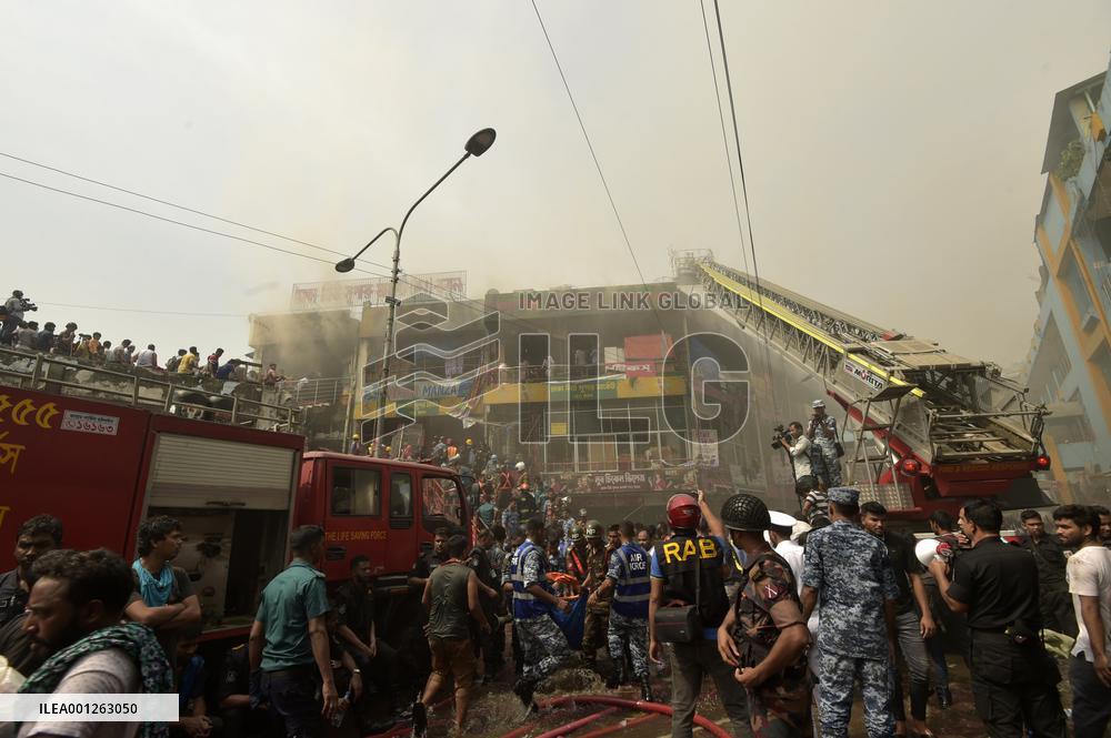 BANGLADESH-DHAKA-MARKET-FIRE