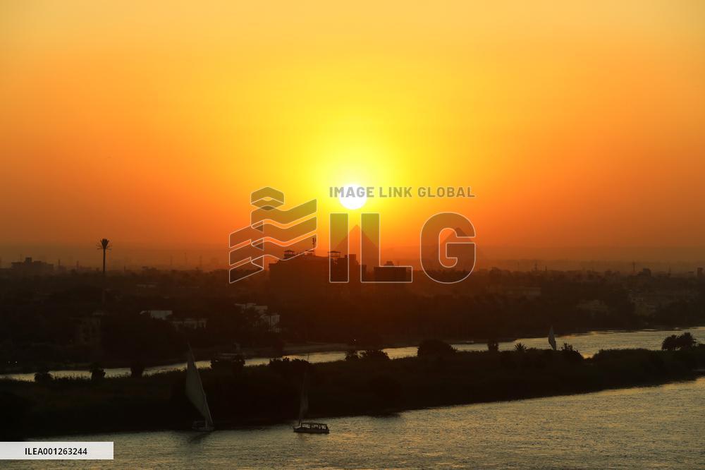 EGYPT-CAIRO-GIZA PYRAMIDS-SUNSET