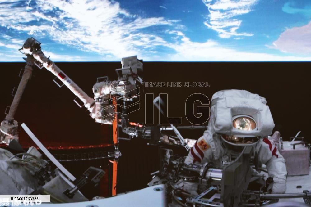 (EyesonSci)CHINA-SHENZHOU-15-TAIKONAUTS-FOURTH SPACEWALK-COMPLETION (CN)