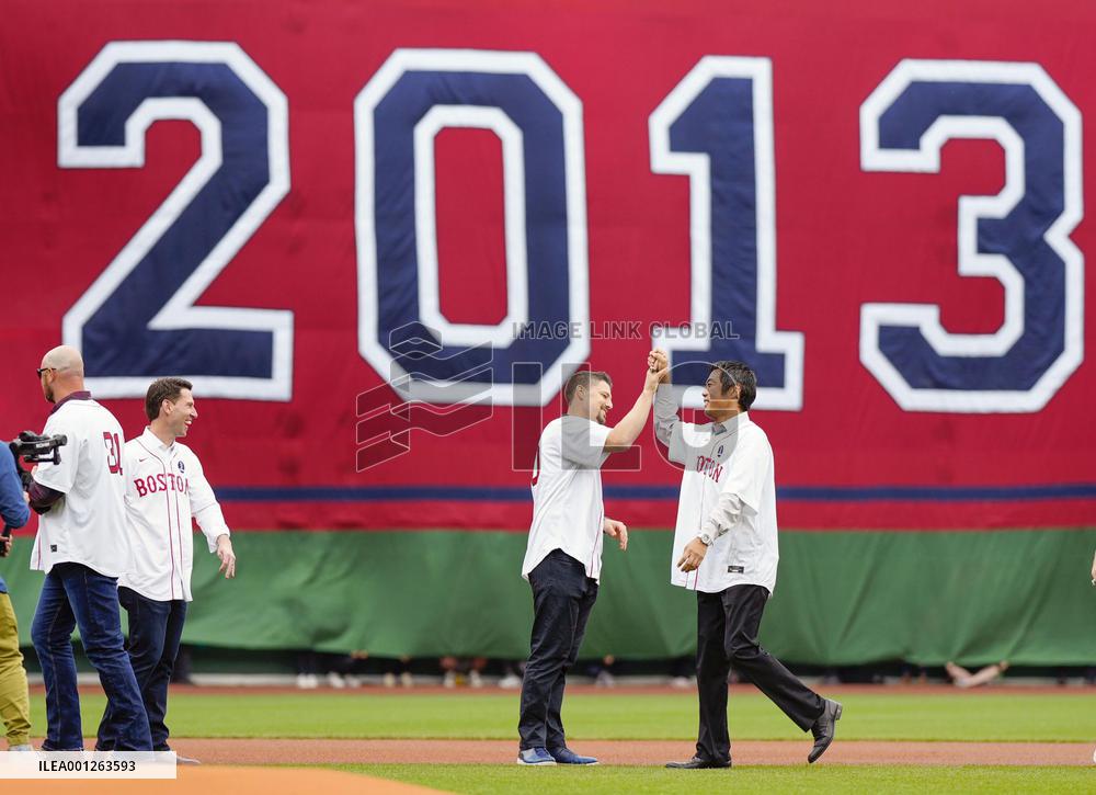 Baseball: 2013 Red Sox reunion at Fenway Park
