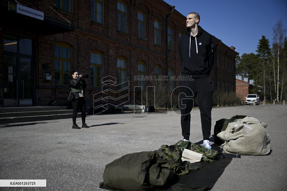 Koripalloilija Lauri Markkasen määrä aloittaa varusmiespalvelus Urheilukoulussa Helsingin Santahaminassa