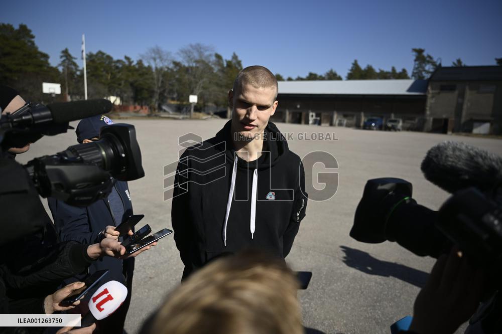 Koripalloilija Lauri Markkasen määrä aloittaa varusmiespalvelus Urheilukoulussa Helsingin Santahaminassa