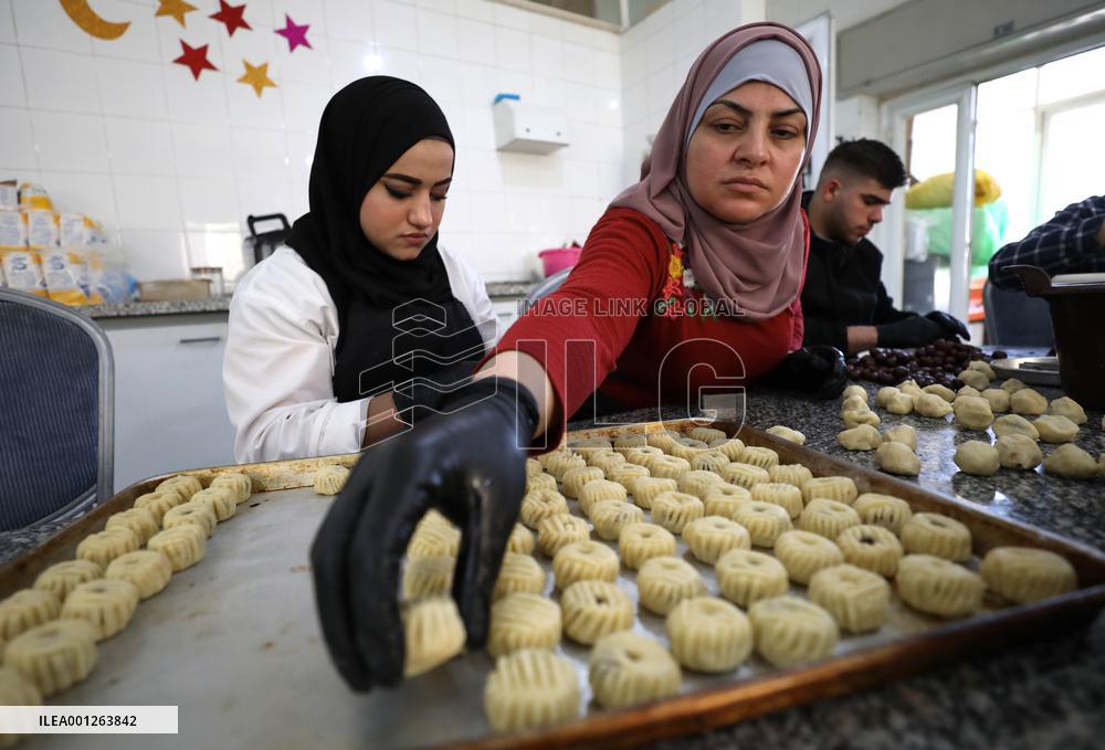 MIDEAST-RAMALLAH-EID AL-FITR-PREPARATION