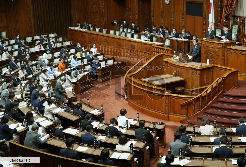 Japan PM Kishida in parliament