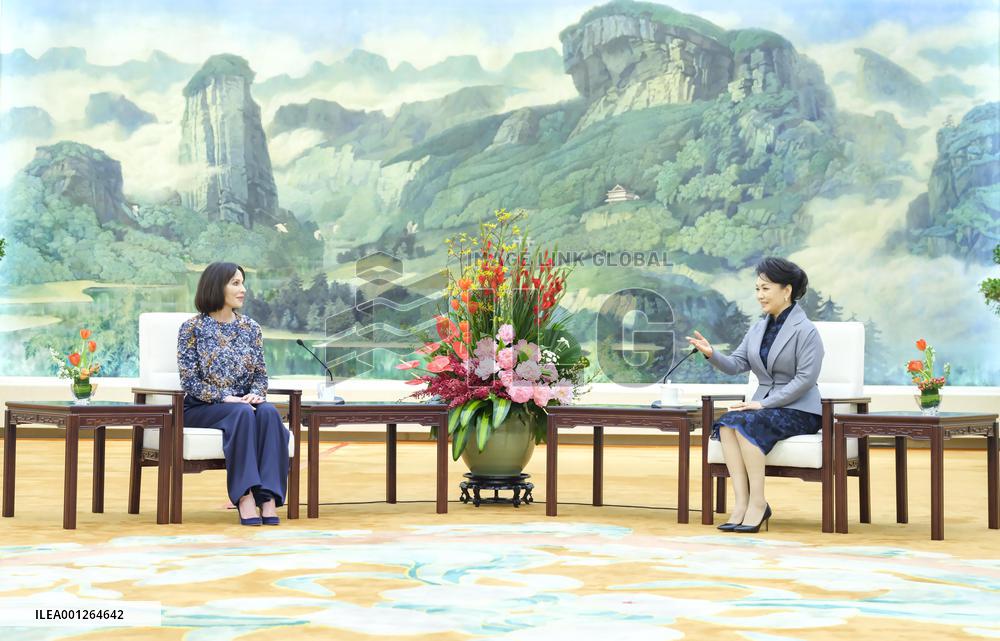 CHINA-BEIJING-PENG LIYUAN-GABON-FIRST LADY-MEETING (CN)