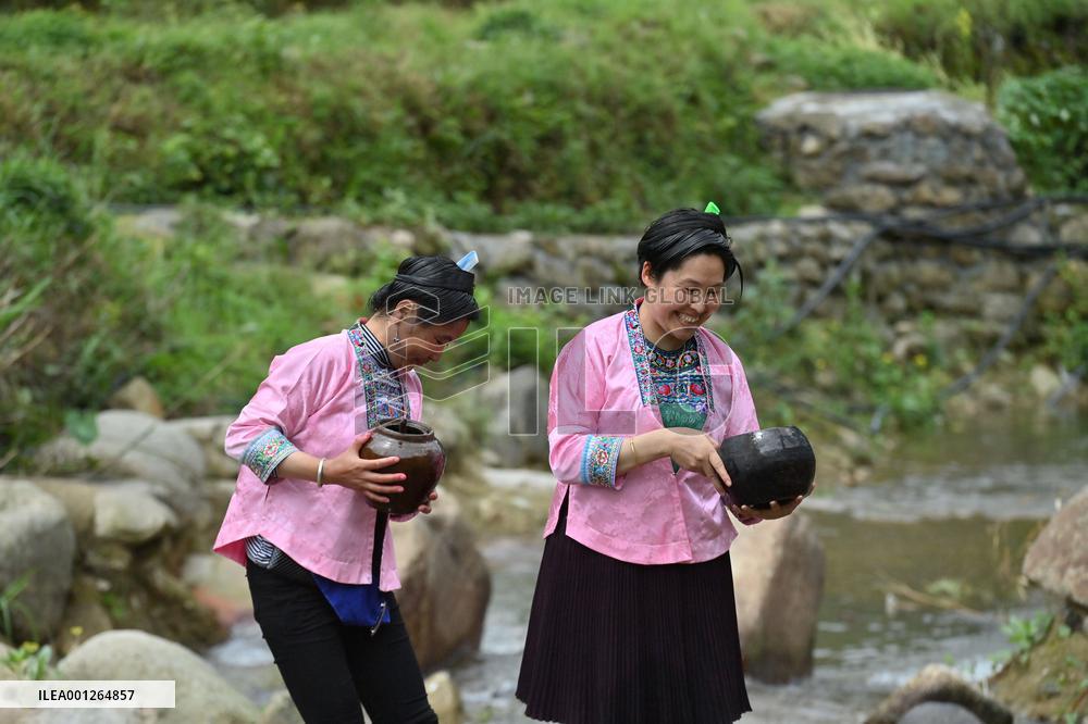 CHINA-GUANGXI-RONGSHUI-SANYUESAN FESTIVAL-HAIR WASHING (CN)