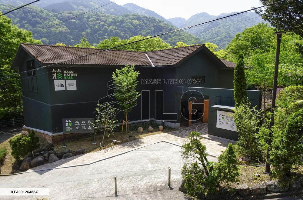Odakyu opens sightseeing facility in Hakone