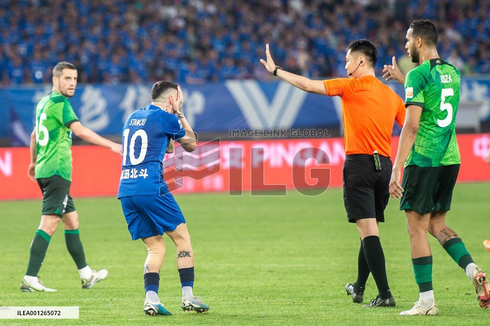 (SP)CHINA-WUHAN-FOOTBALL-CSL-WUHAN THREE TOWNS VS BEIJING GUOAN (CN)