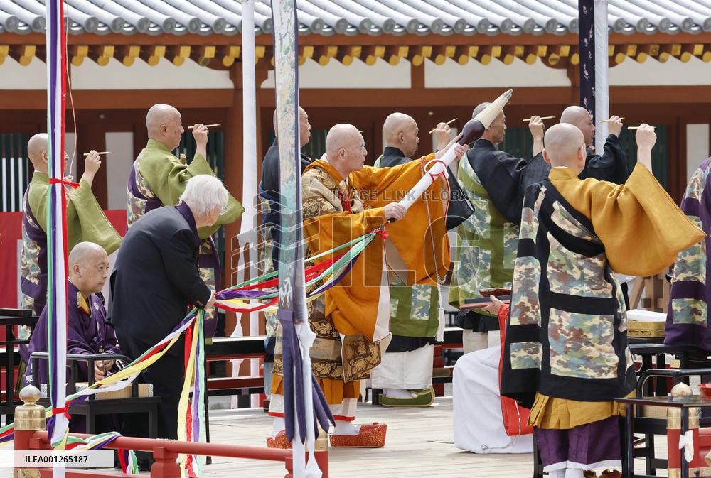 Yakushiji temple celebrates completion of restoration work