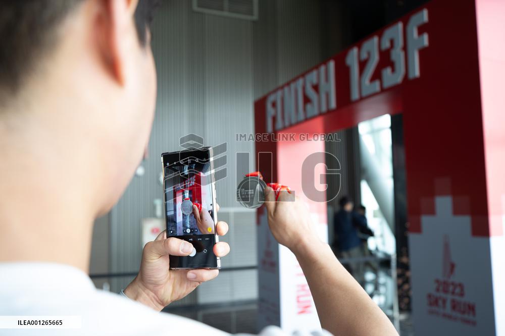 (SP)SOUTH KOREA-SEOUL-LOTTE WORLD TOWER-SKY RUN