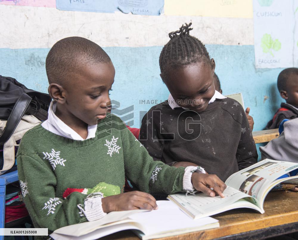 KENYA-NAIROBI-MATHARE SLUM-SCHOOL-BOOK READING