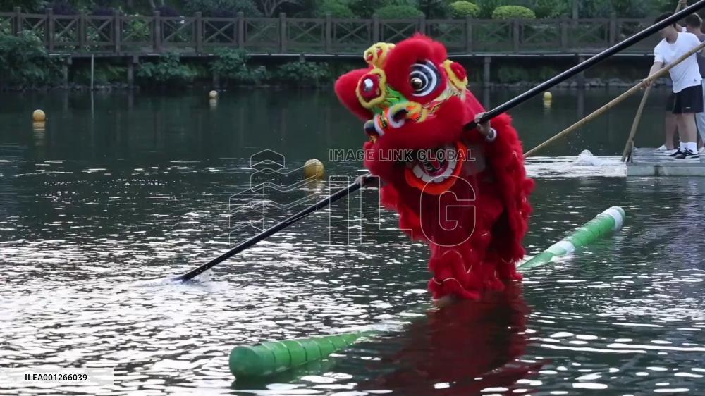 Performance combining lion dance, single bamboo drifting staged to mark "March 3 Festival" in China's Guangxi