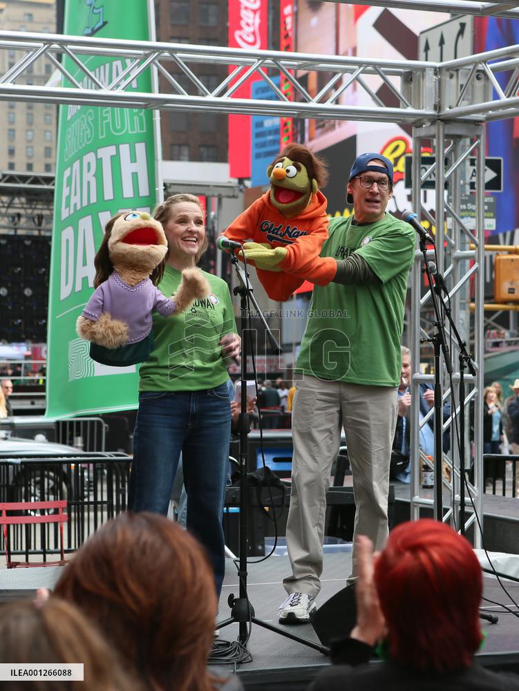 U.S.-NEW YORK-TIMES SQUARE-EARTH DAY-CELEBRATIONS