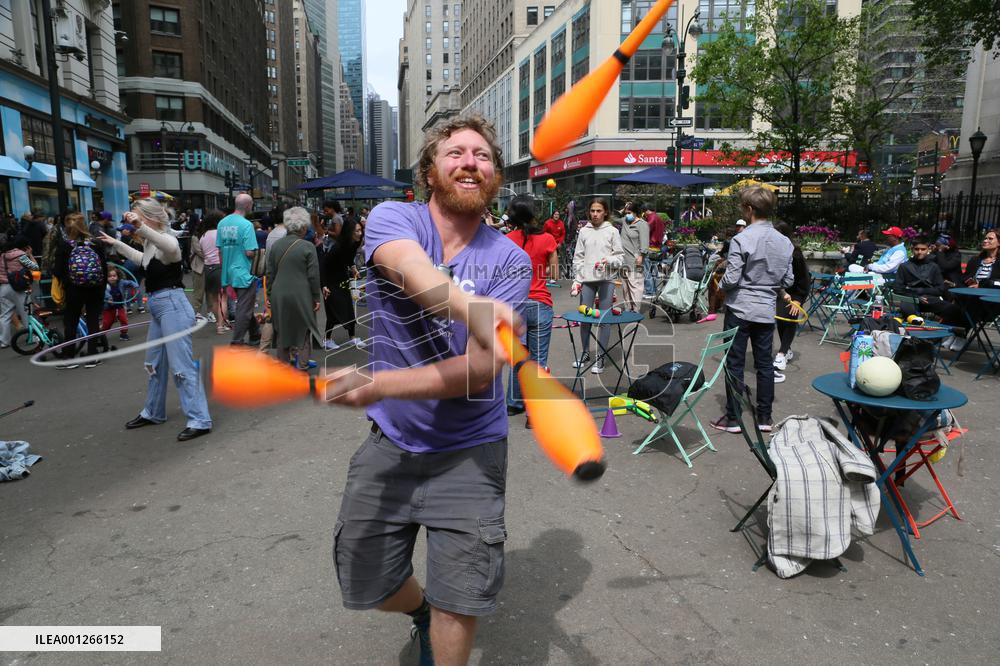 U.S.-NEW YORK-EARTH DAY-OPEN STREETS-CELEBRATIONS