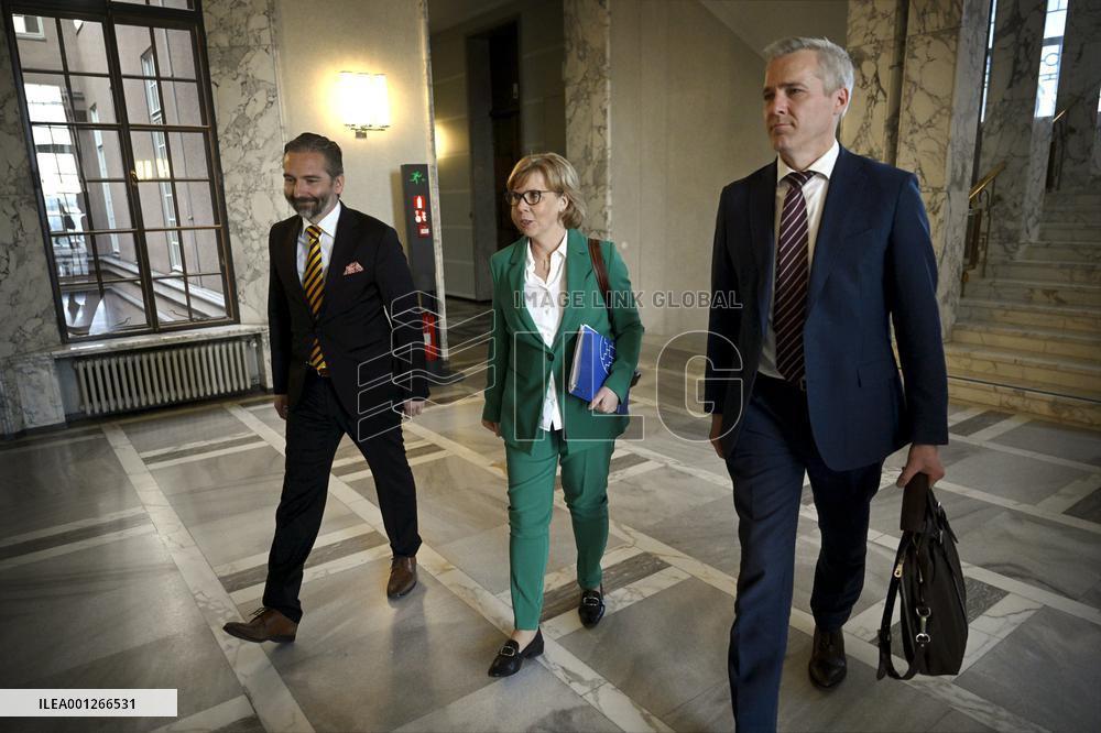 Preliminary meetings to form a new government