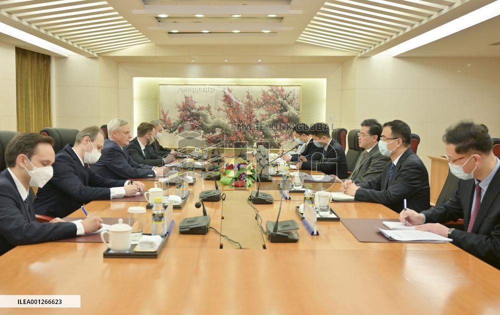 CHINA-BEIJING-QIN GANG-RUSSIAN FIRST DEPUTY FM-MEETING (CN)
