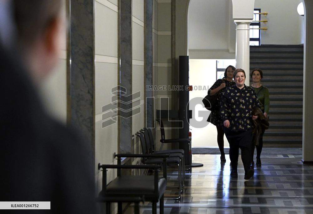 Preliminary meetings to form a new government