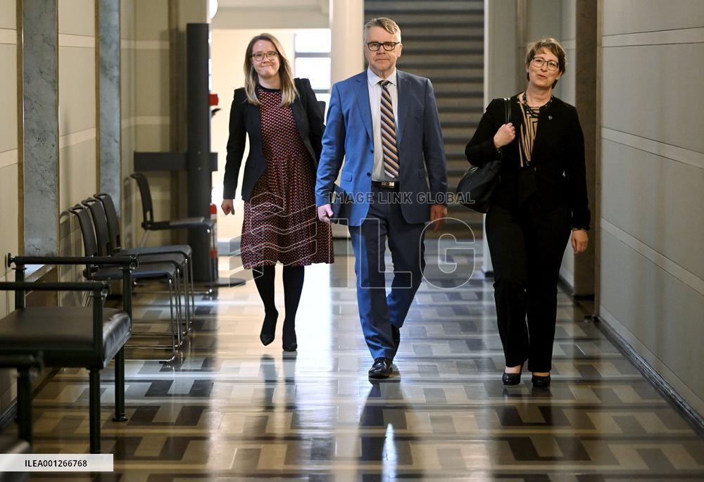 Preliminary meetings to form a new government