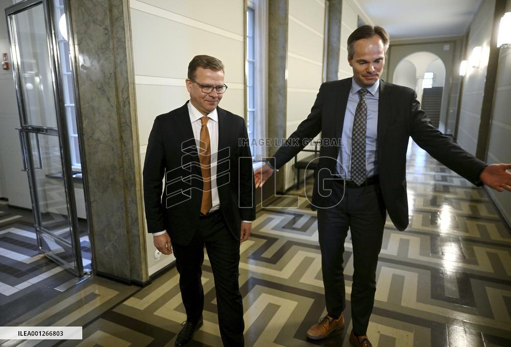 Preliminary meetings to form a new government
