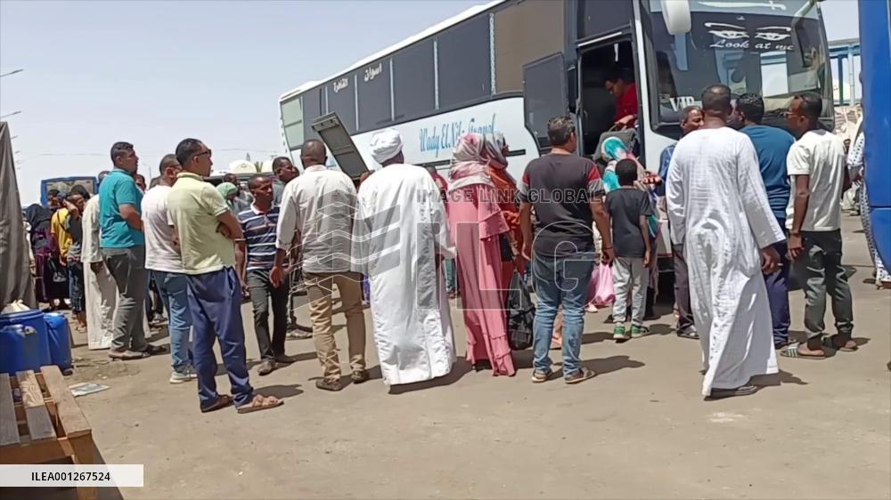 More than 10,000 people enter Egypt in 5 days as violence in Sudan continues