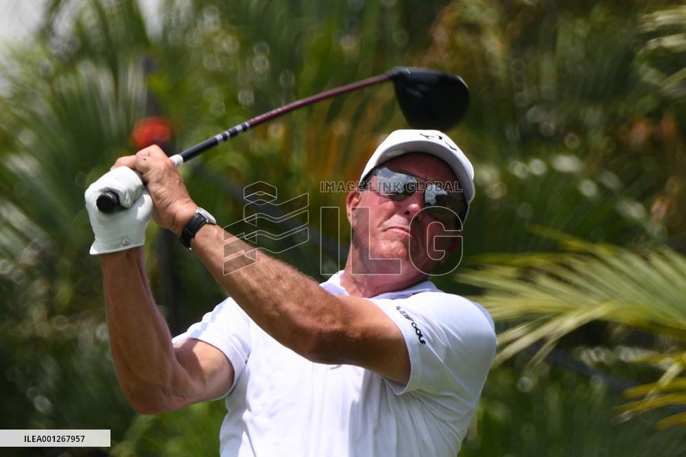 (SP)SINGAPORE-GOLF-LIV-DAY 1