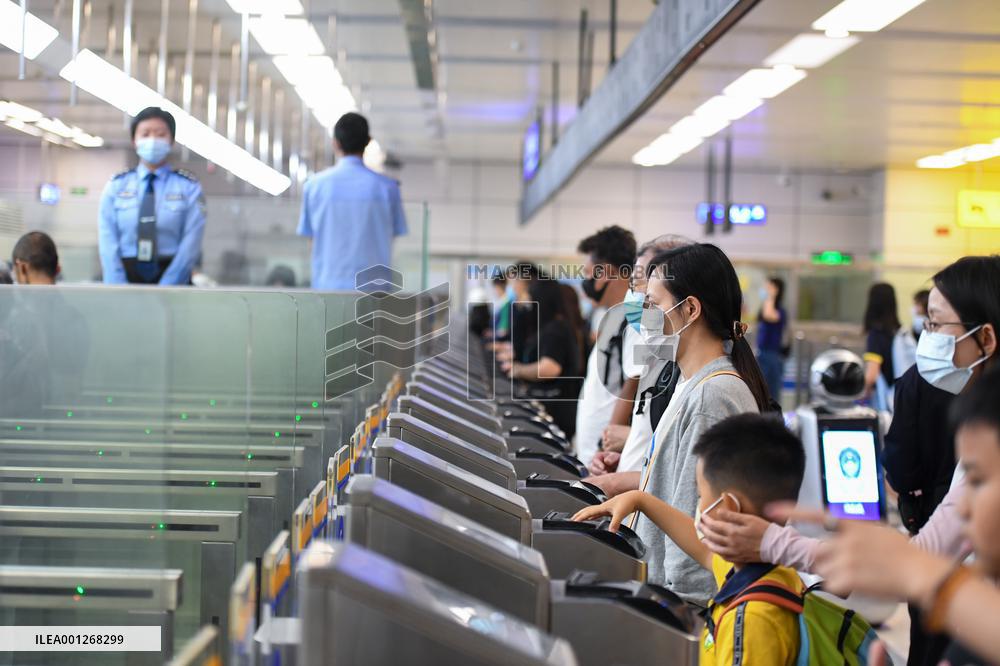 CHINA-GUANGDONG-SHENZHEN-LABOR DAY-TRAVEL RUSH (CN)