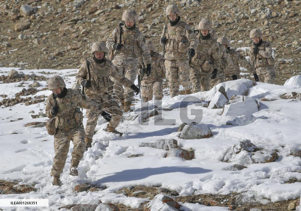 CHINA-XINJIANG-KHUNJERAB-SOLDIERS (CN)