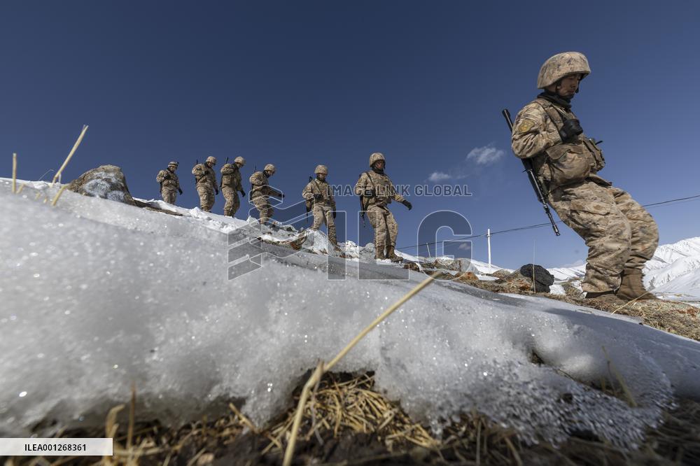 CHINA-XINJIANG-KHUNJERAB-SOLDIERS (CN)