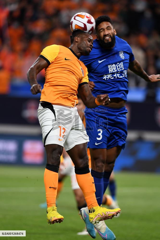 (SP)CHINA-HANGZHOU-FOOTBALL-CSL-WUHAN VS QINGDAO(CN)