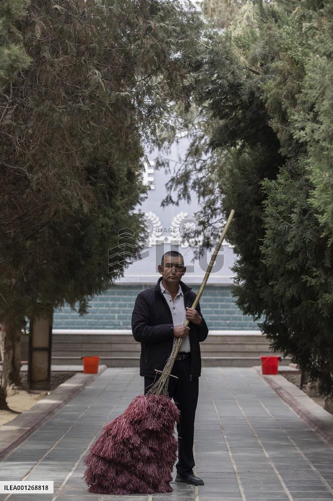 CHINA-XINJIANG-YECHENG-CEMETERY GUARDIANS (CN)