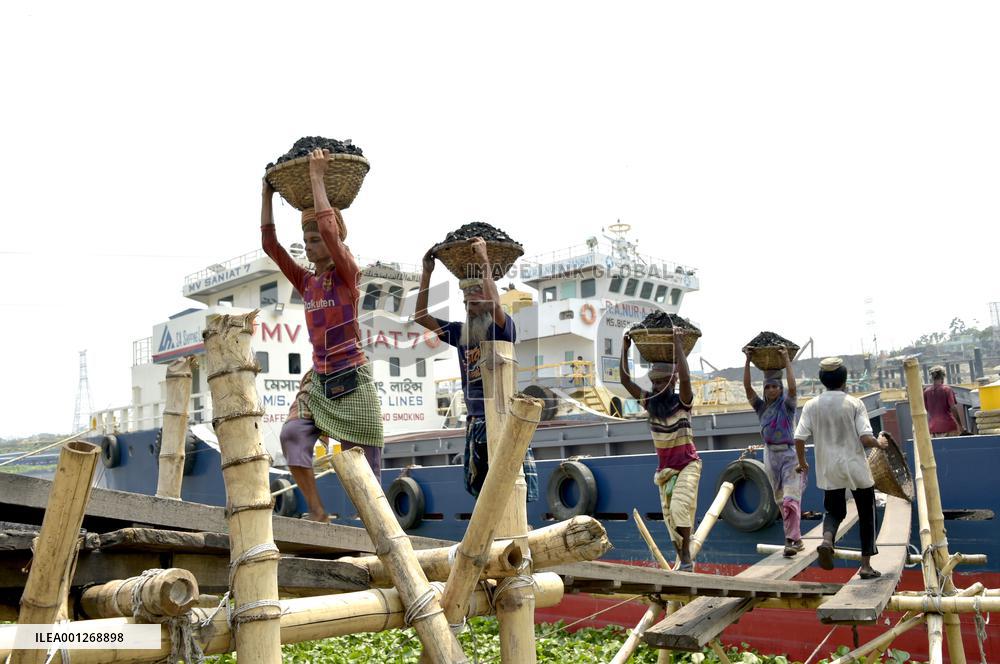 BANGLADESH-DHAKA-LABORERS