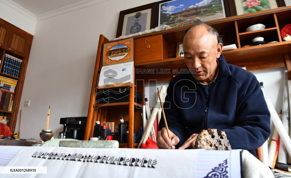 (InTibet) CHINA-TIBET-PALM-LEAF MANUSCRIPT-CONSERVATION (CN)