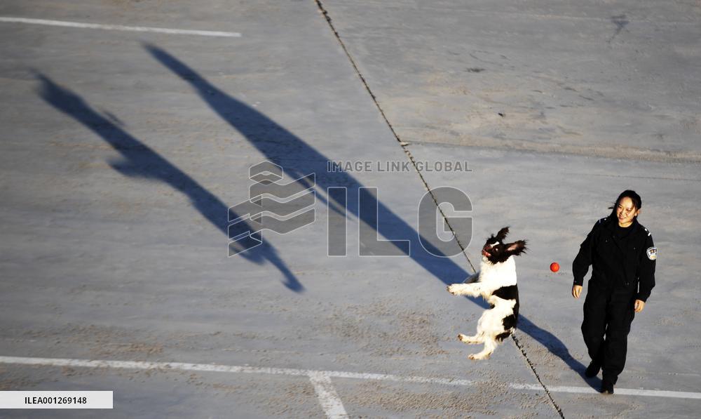 CHINA-XINJIANG-ALATAW PASS-BORDER INSPECTION OFFICIALS (CN)