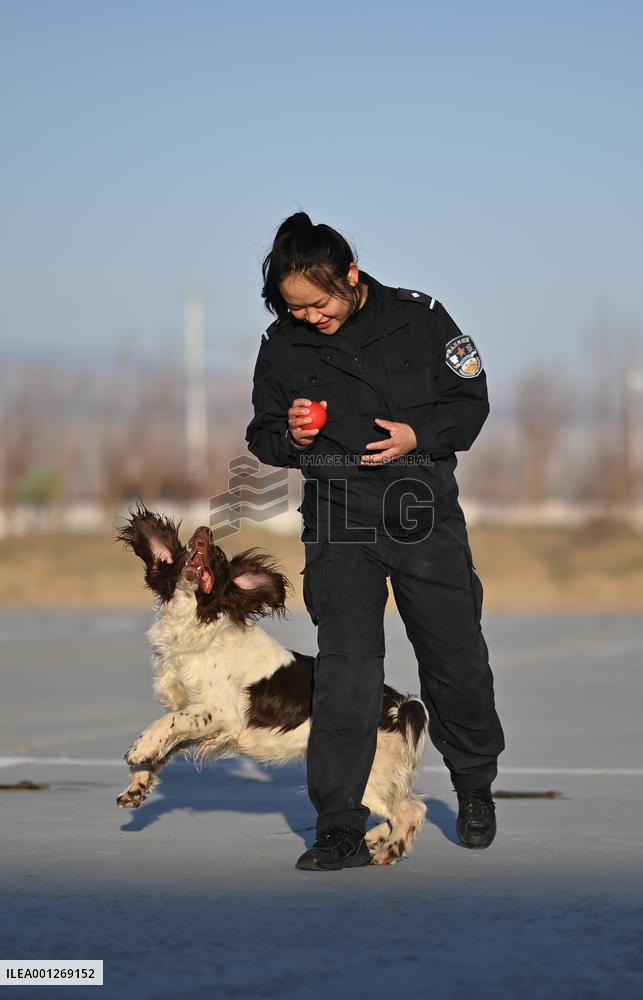 CHINA-XINJIANG-ALATAW PASS-BORDER INSPECTION OFFICIALS (CN)