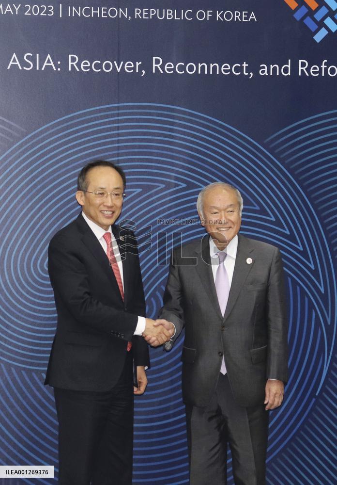 Japan, S. Korea finance chiefs meet in Incheon