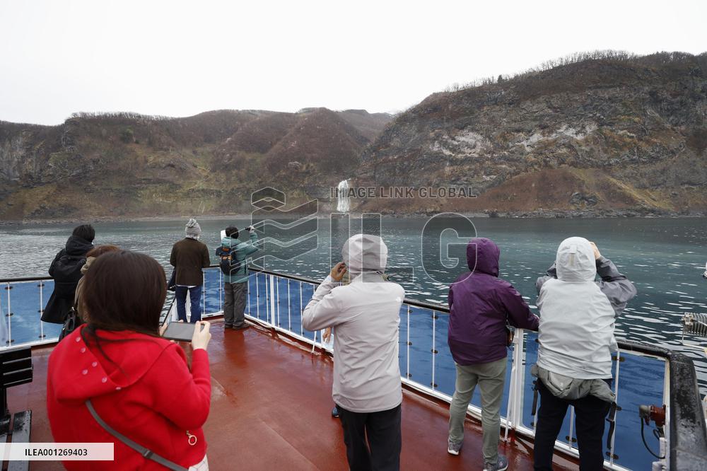 Hokkaido's Shiretoko tour boats start cruises