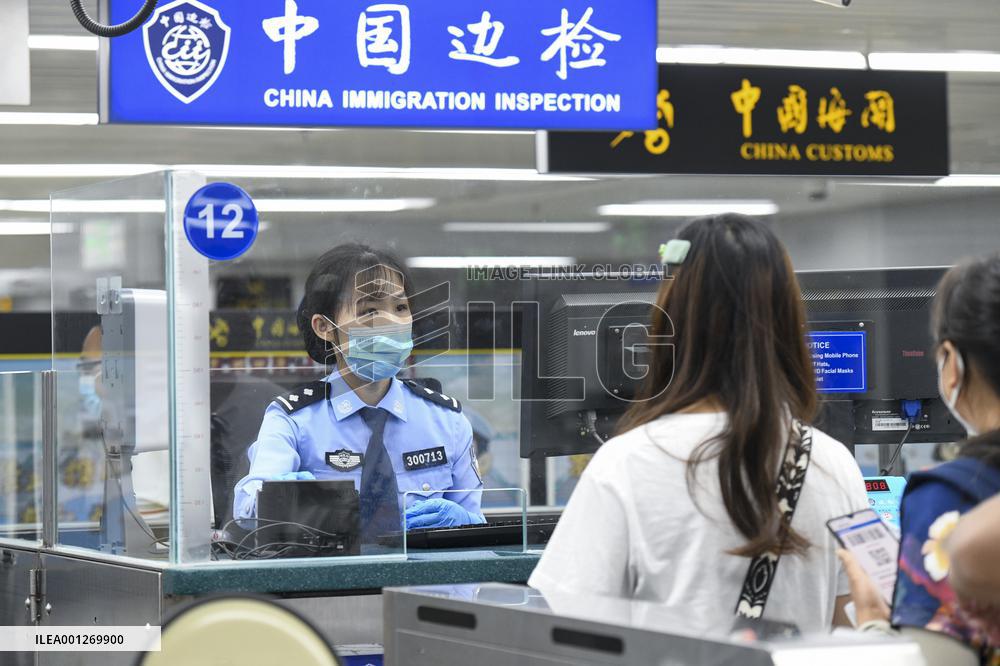 CHINA-GUANGDONG-SHENZHEN-LUOHU PORT (CN)