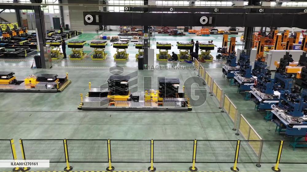 Young Chinese dedicated to building modern China