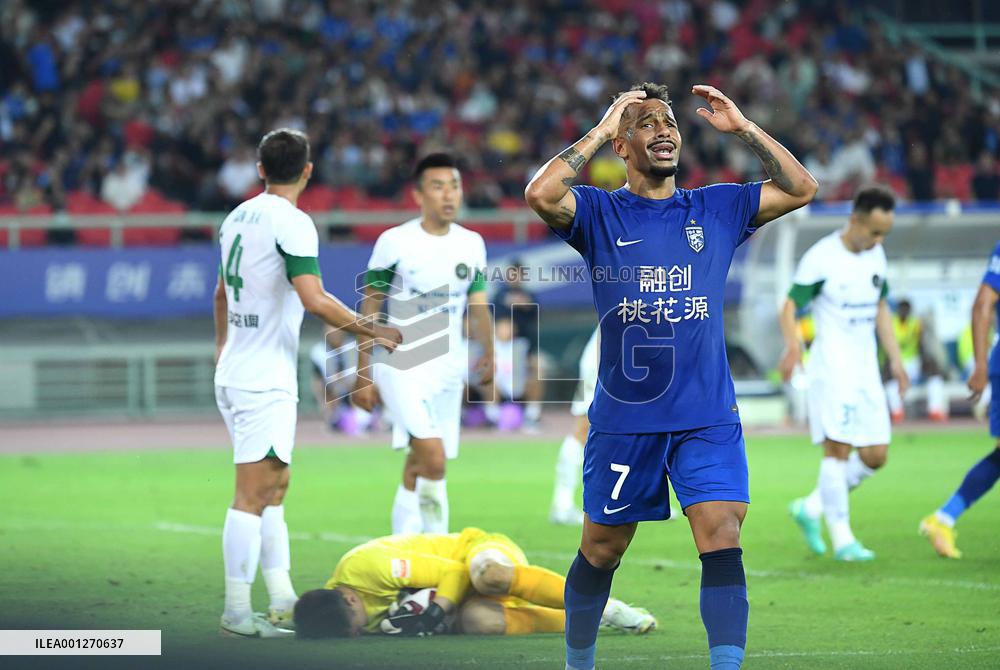 (SP)CHINA-WUHAN-FOOTBALL-CSL-WUHAN THREE TOWNS VS ZHEJIANG FC (CN)