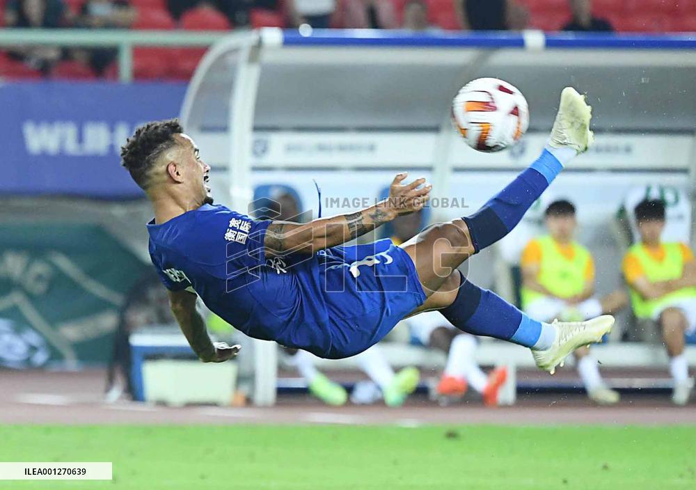 (SP)CHINA-WUHAN-FOOTBALL-CSL-WUHAN THREE TOWNS VS ZHEJIANG FC (CN)