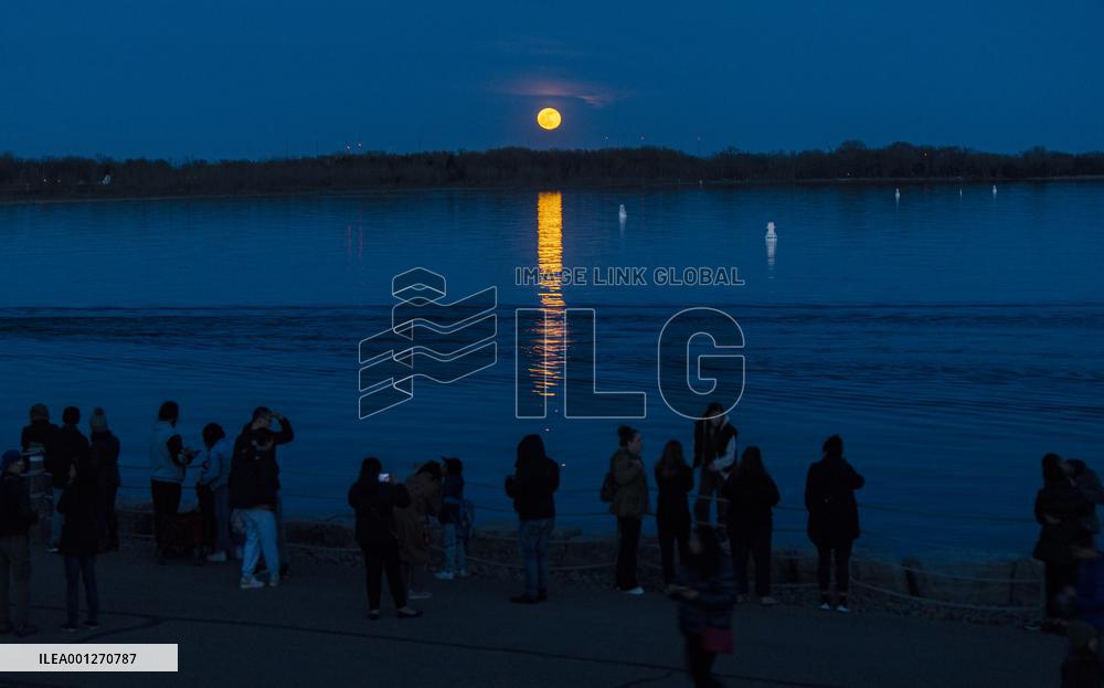 CANADA-TORONTO-FULL MOON