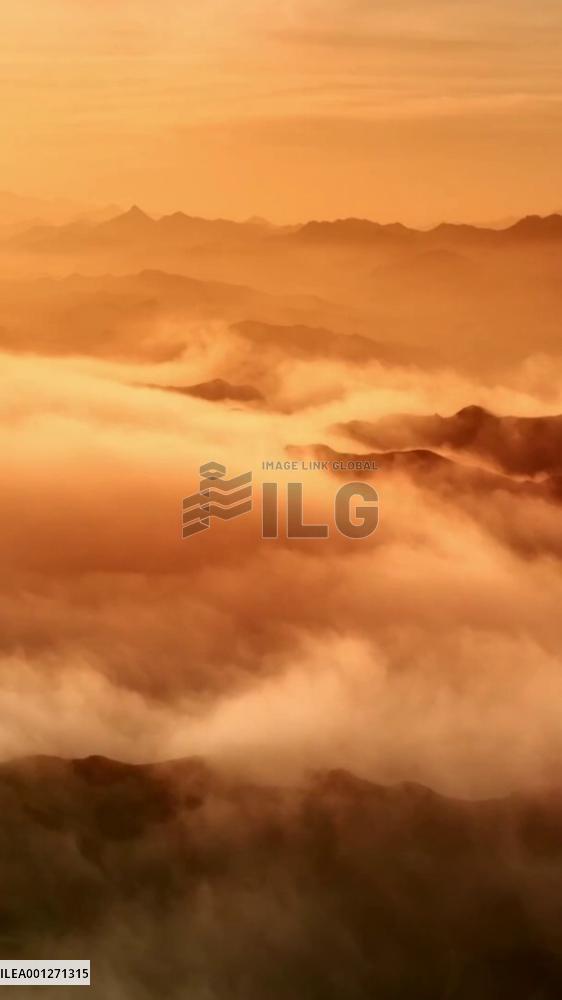 Enjoy magnificent sea of clouds in Ural Mountains in N China