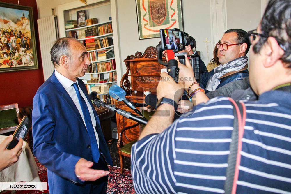 Eric Zemmour Dedicates His Latest Book - Le Mans